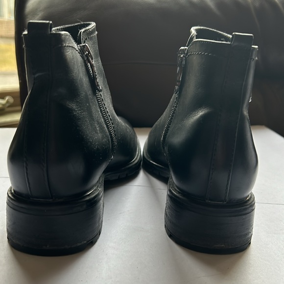 Artica Brown's Black Lug Sole Lined Chelsea Ankle Boot SZ 8 - Picture 8 of 13